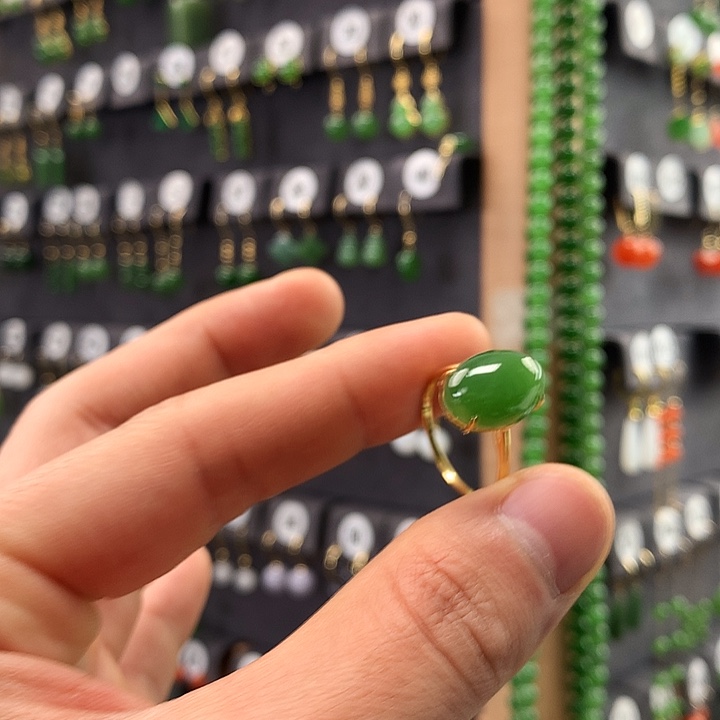 和田玉戒指18K金镶嵌