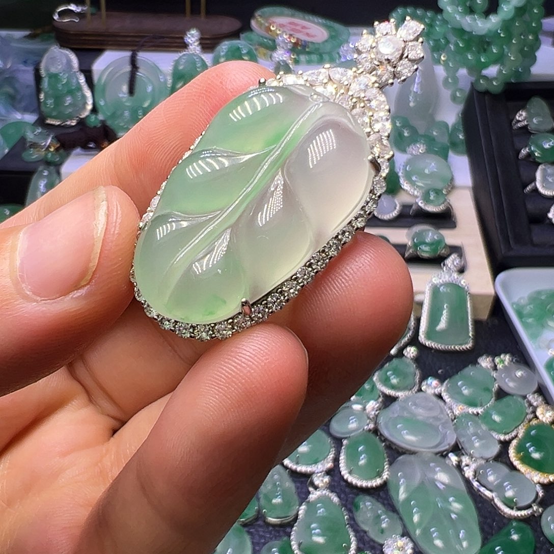 石英质玉（非洲翠）未镶嵌颈饰