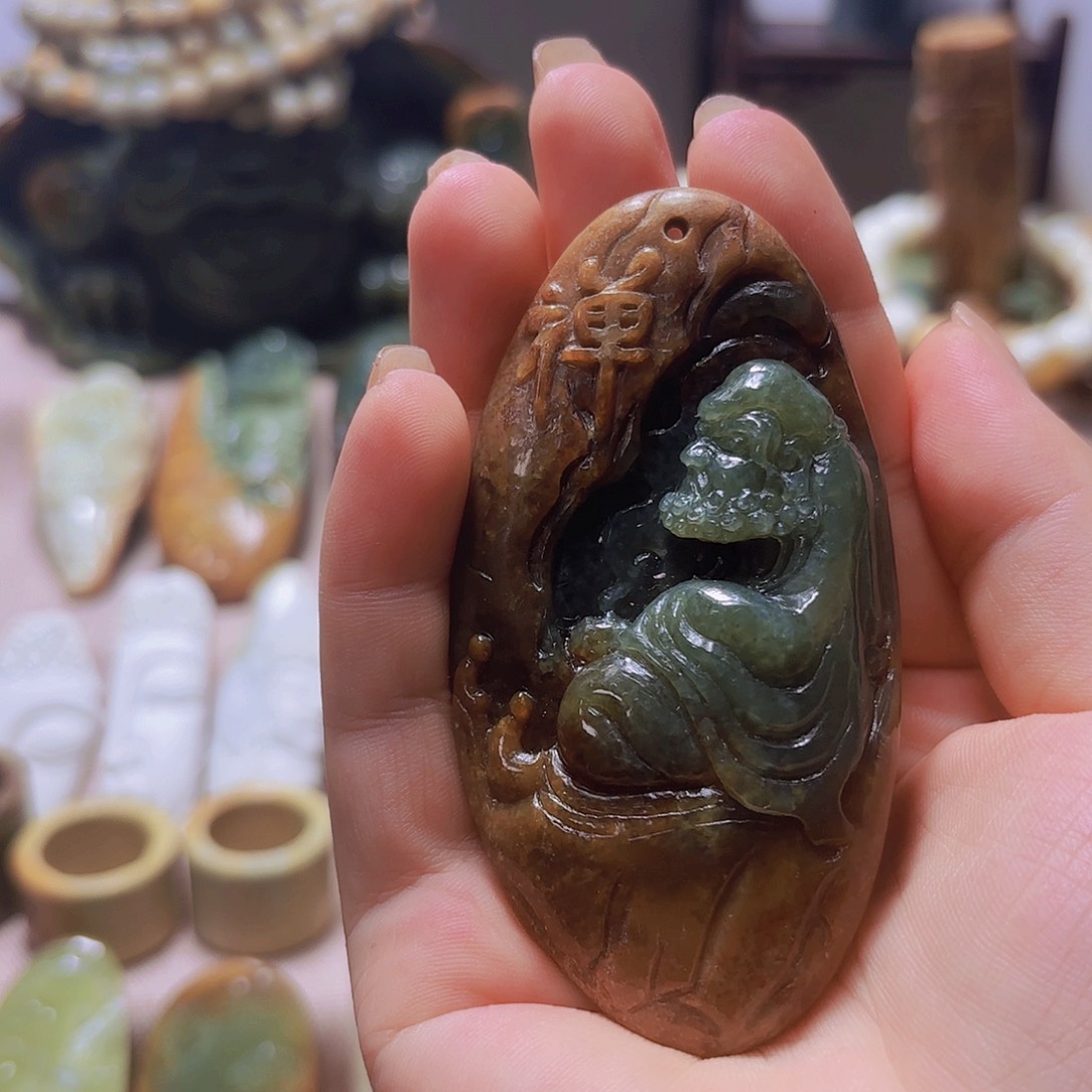 未镶嵌岫岩河磨玉（透闪石质玉）挂件