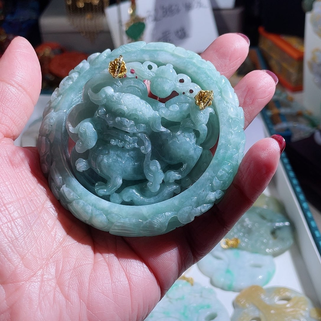 翡翠颈饰未镶嵌翡翠苹果绿手镯套装