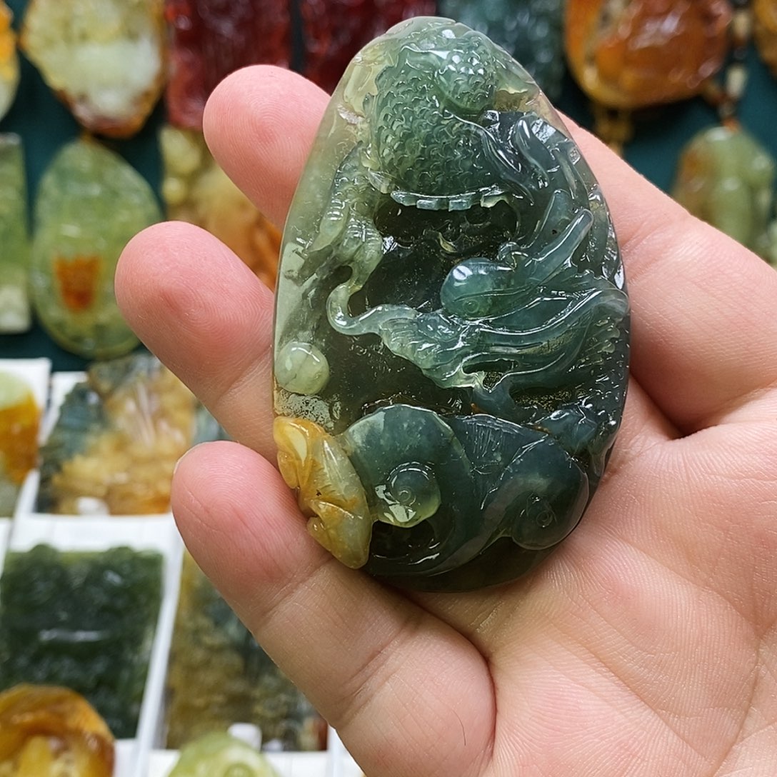 蛇纹石玉未镶嵌颈饰