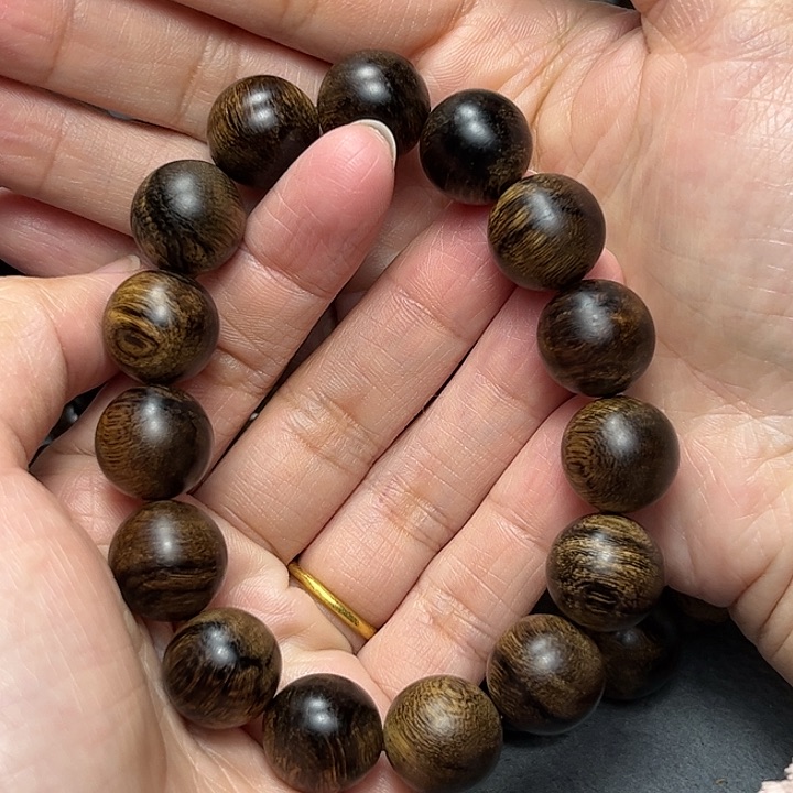 沉香手串好****w白棋虎皮留疤