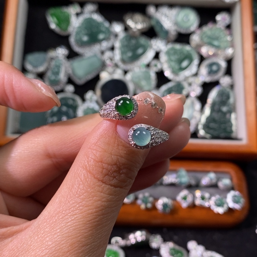 【闪购商品】翡翠颈饰未镶嵌W****方天然