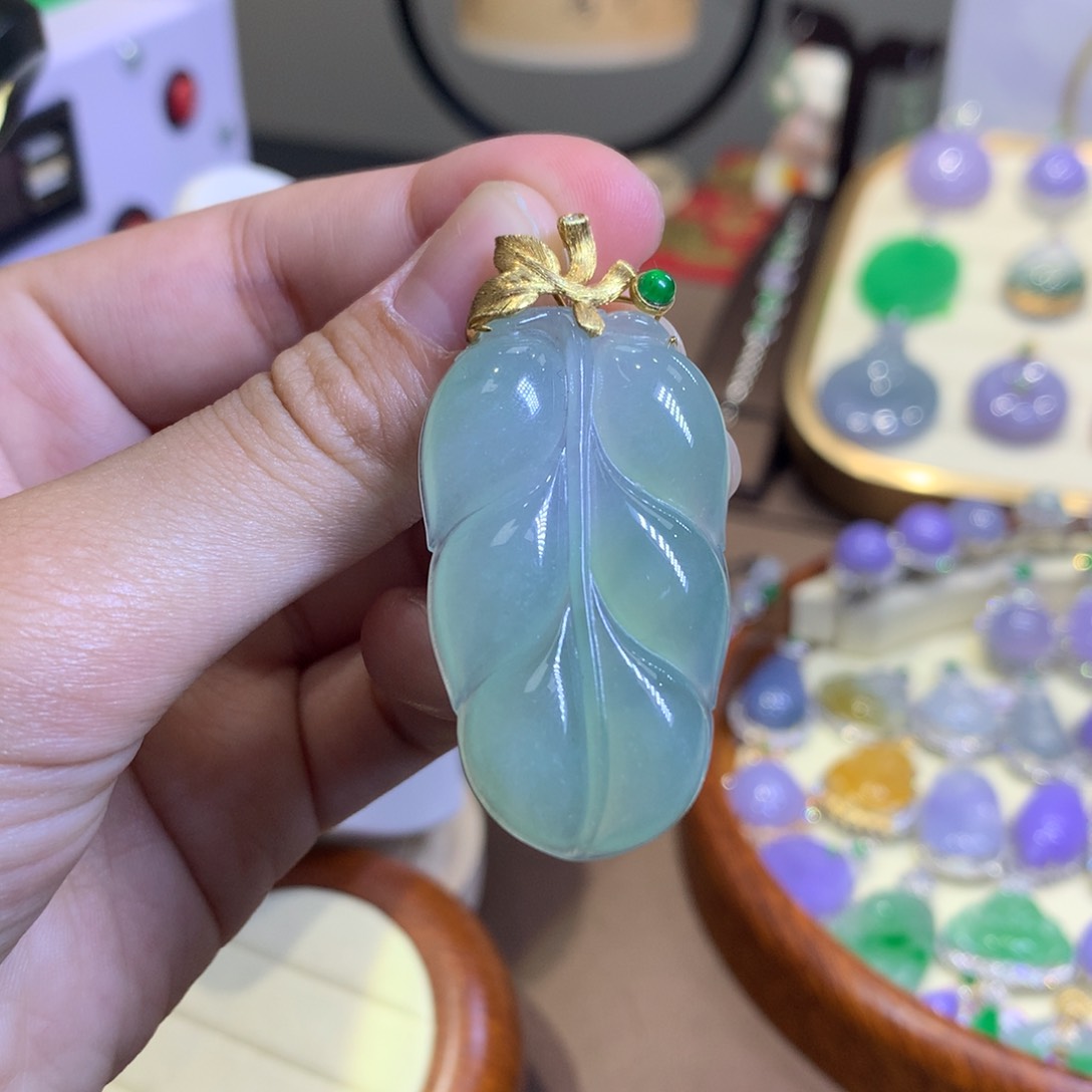 翡翠18K金镶嵌颈饰翡翠