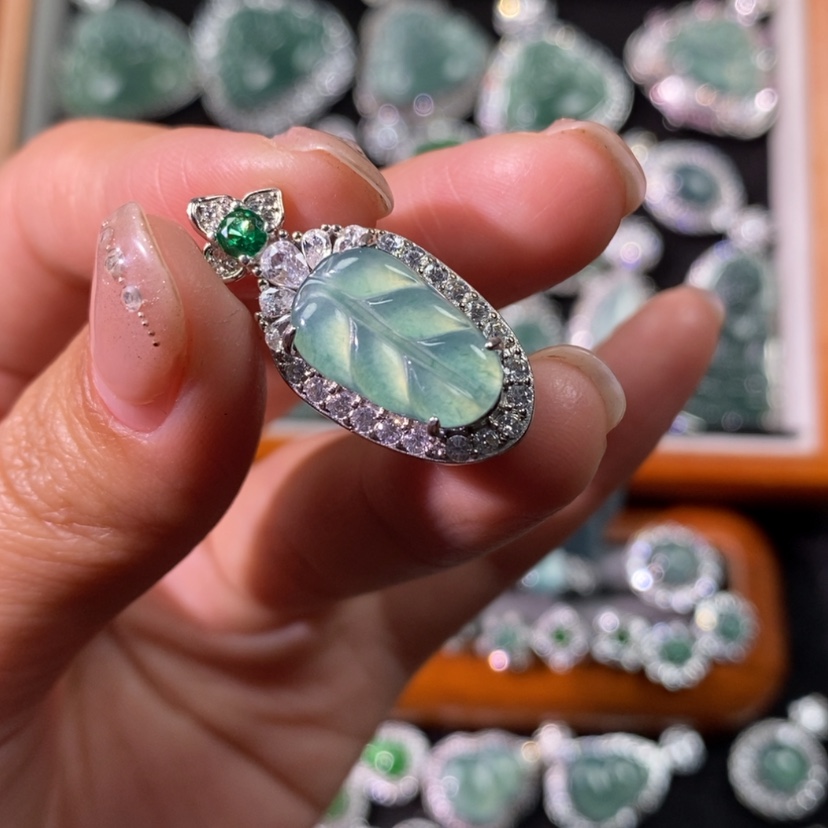 【闪购商品】翡翠颈饰未镶嵌天然