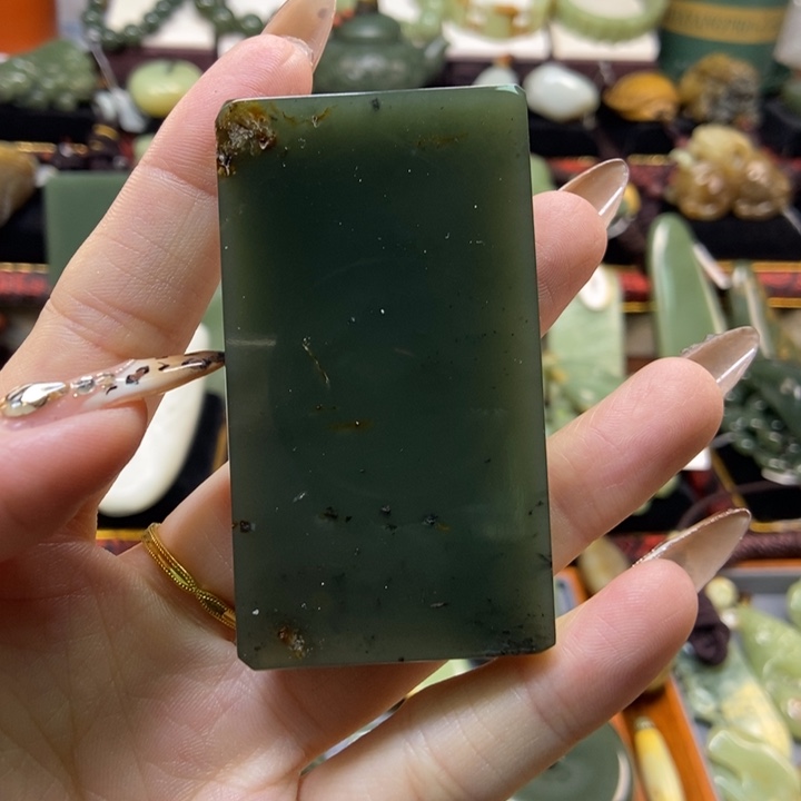 未镶嵌岫岩河磨玉（透闪石质玉）把件