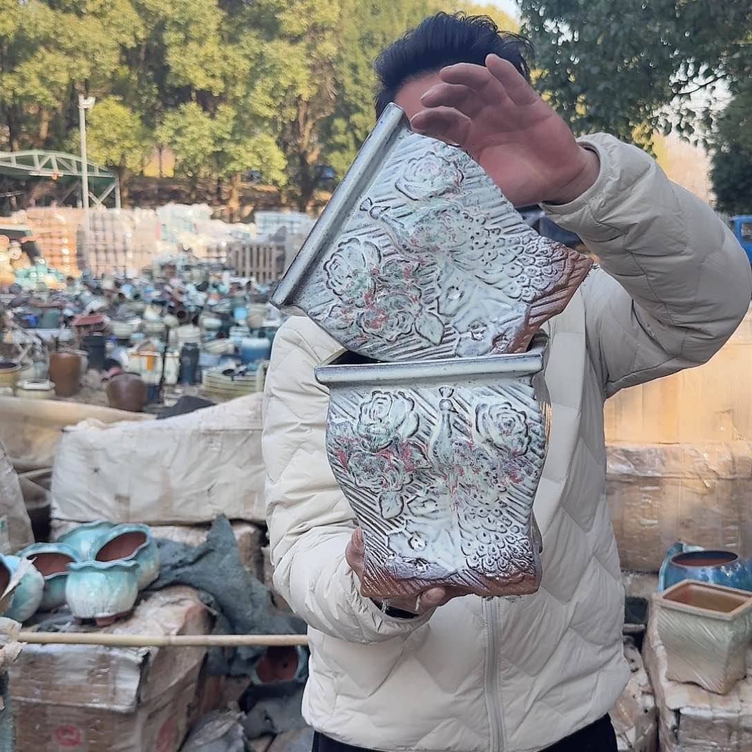 紫砂花盆口17高18（两个方彩色孔雀