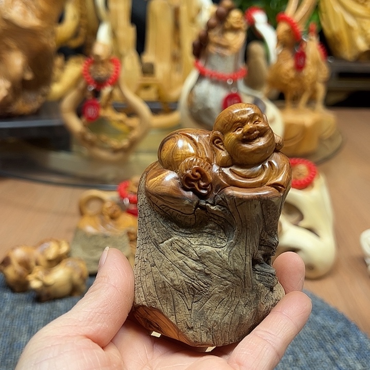 多***间非洲檀香无事牌崖柏摆件