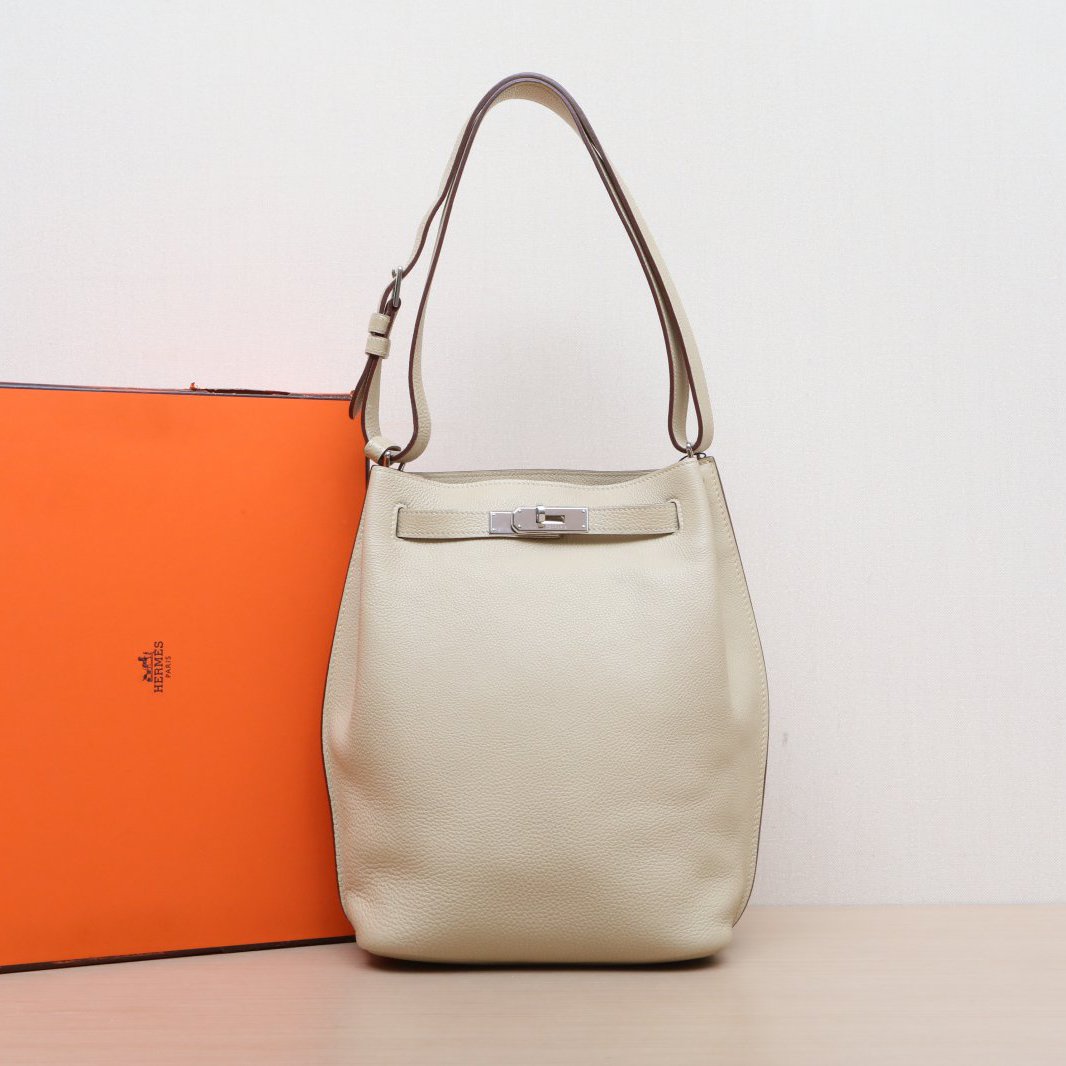 95新 Hermes/爱马仕 【黑黑】So Kelly 22 3C羊毛白 框M 单肩包