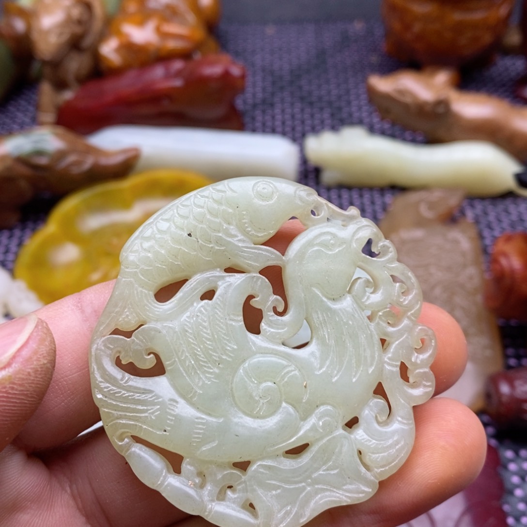 蛇纹石玉颈饰未镶嵌