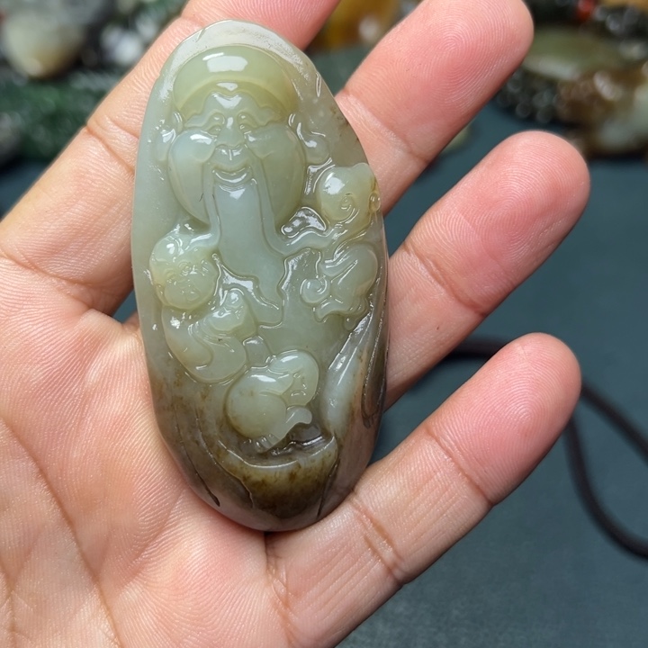 和田玉未镶嵌把件