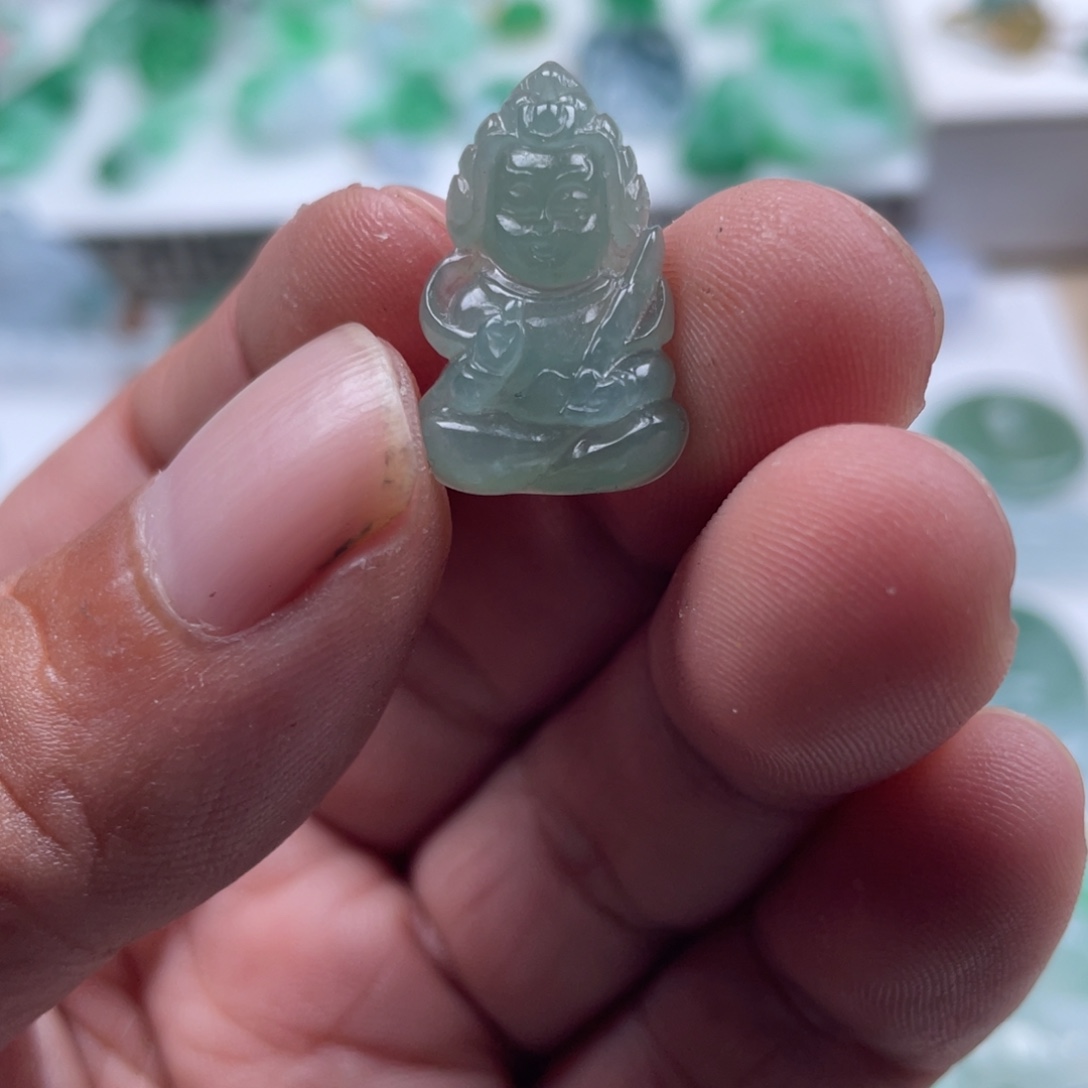 翡翠未镶嵌颈饰翡翠韦驮