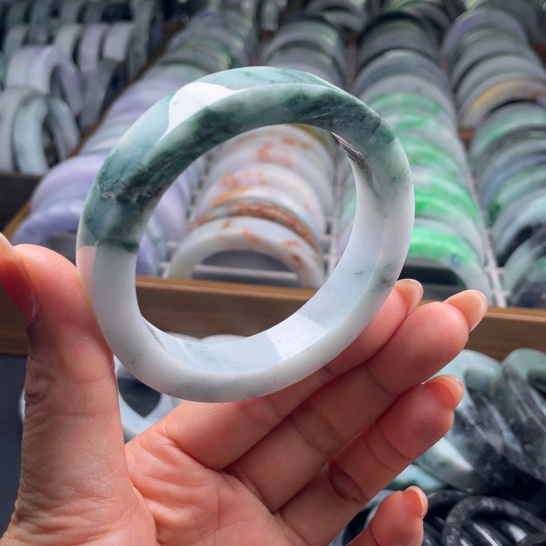 定制翡翠未镶嵌翡翠手镯