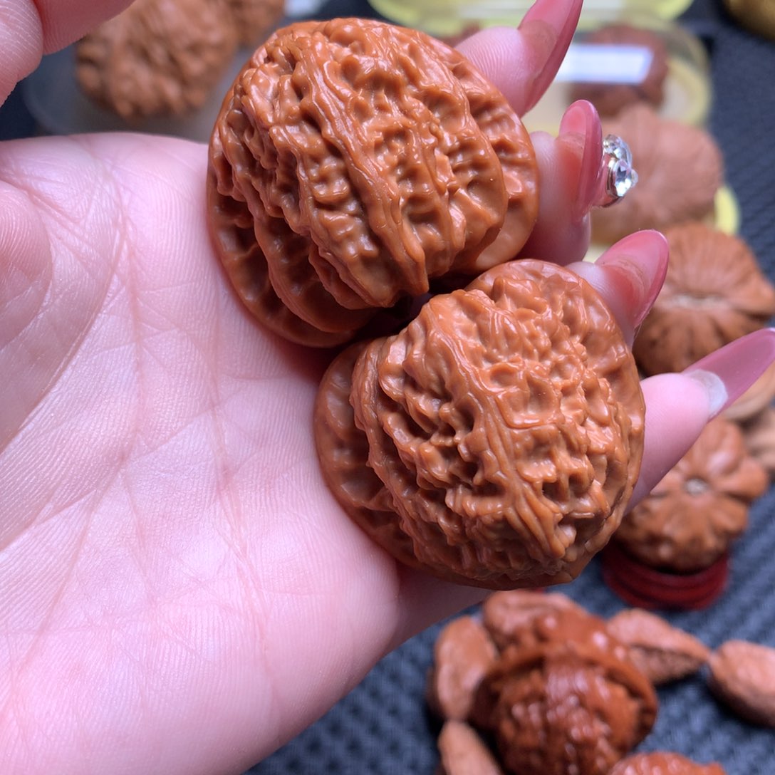 文玩核桃把件38三角白