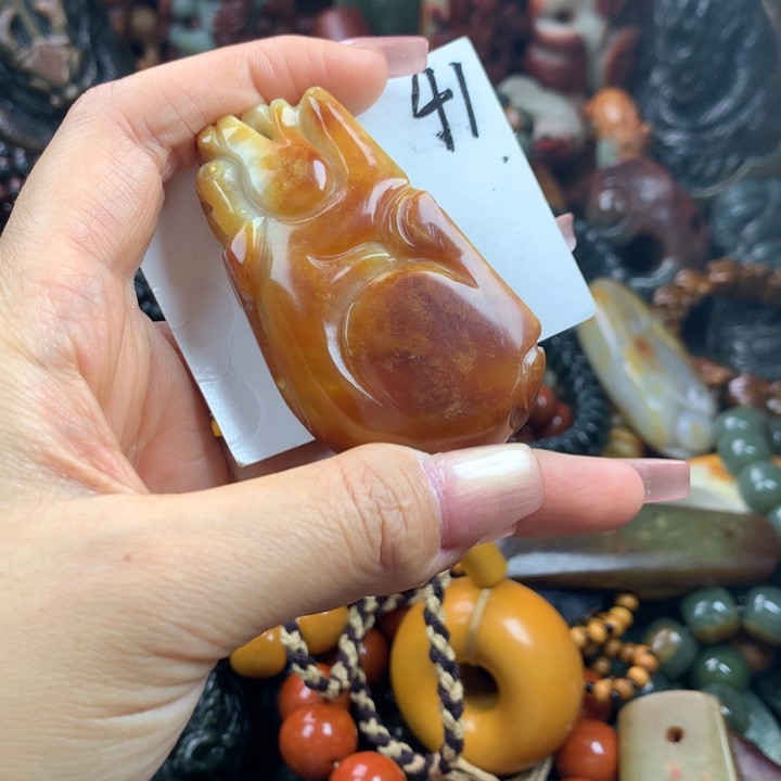 透闪石质玉未镶嵌珠宝奇石