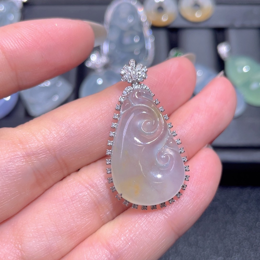 颈饰18K金镶嵌翡翠翡翠