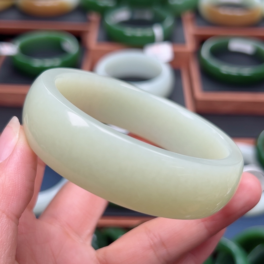 未镶嵌手镯和田玉6162