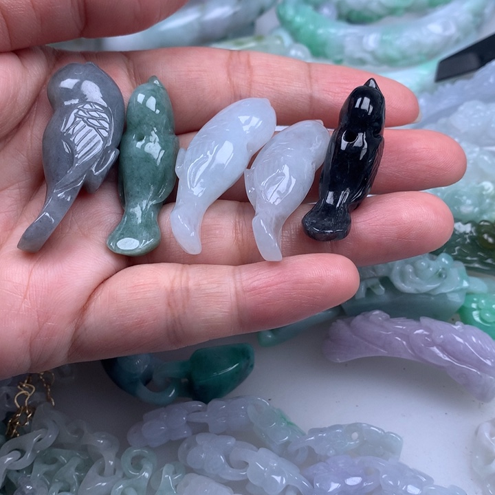 颈饰未镶嵌翡翠小鸟一个