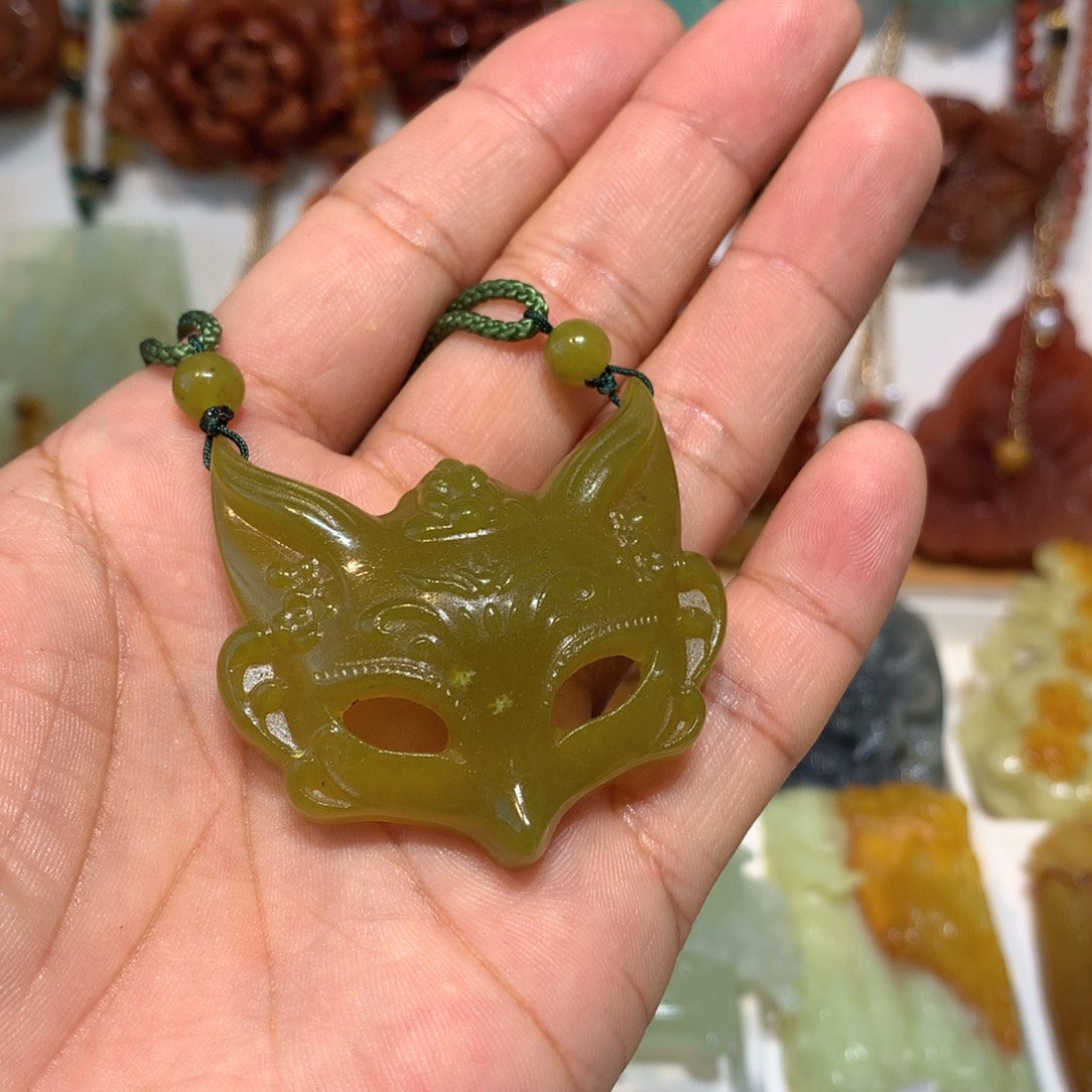 未镶嵌蛇纹石玉颈饰