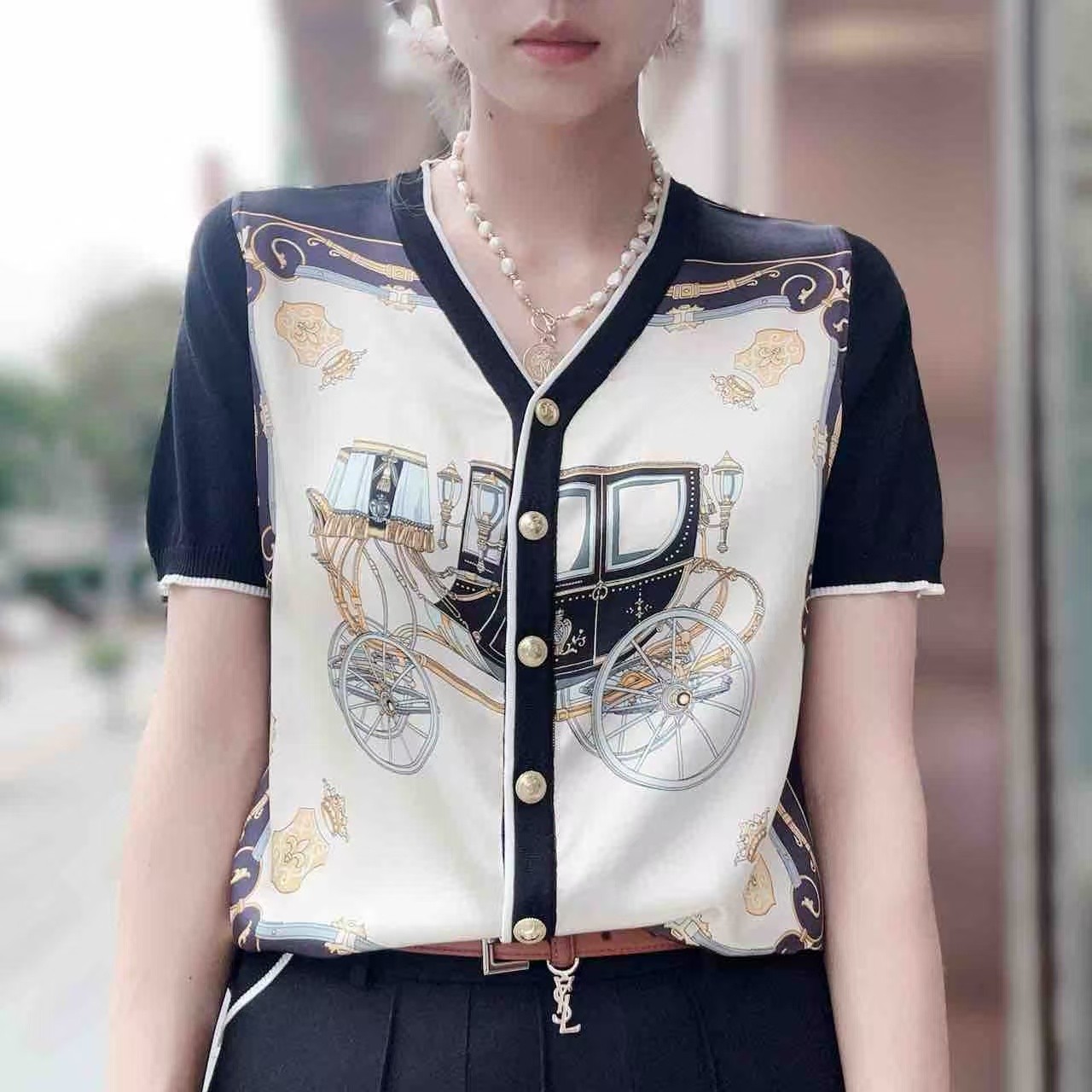 【宫庭马车】2025春夏SS 25096 桑蚕丝拼接V领短袖开衫