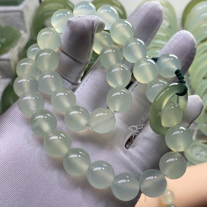 蛇纹石玉手持未镶嵌陈*饭