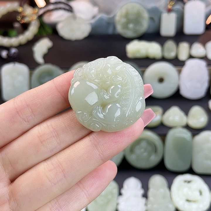 和田玉未镶嵌颈饰