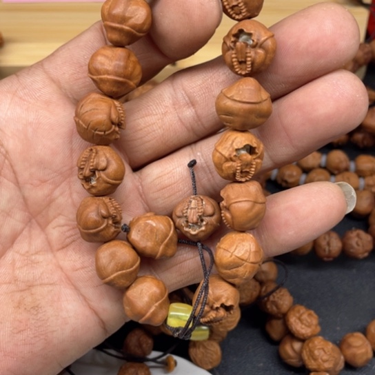 龙纹桃核恶灵手串