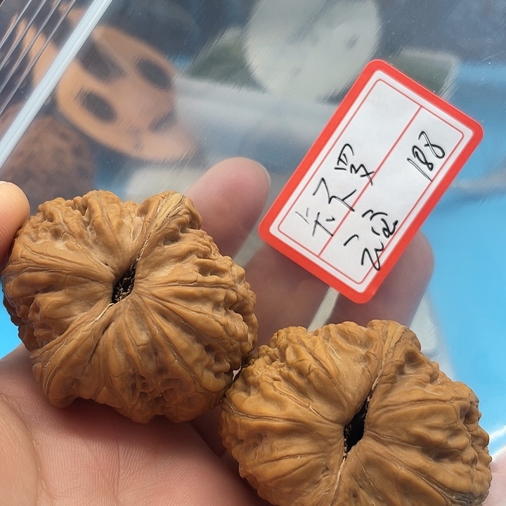 文玩核桃把件卡**特元宝