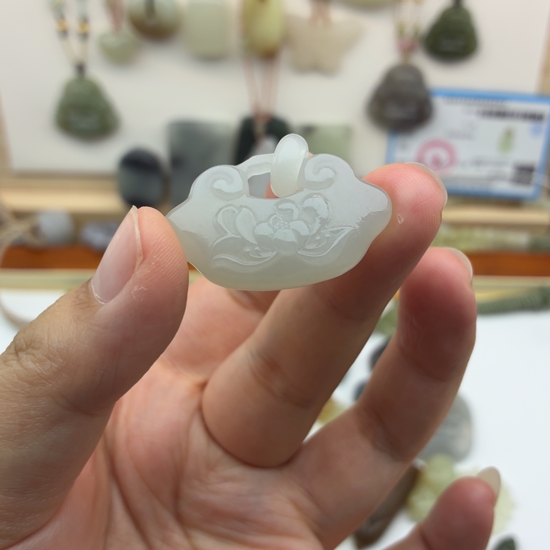 颈饰未镶嵌和田玉微瑕处理不退不换
