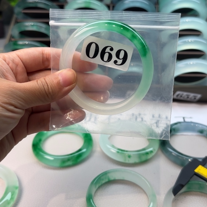 玉事**意时尚飘花手镯