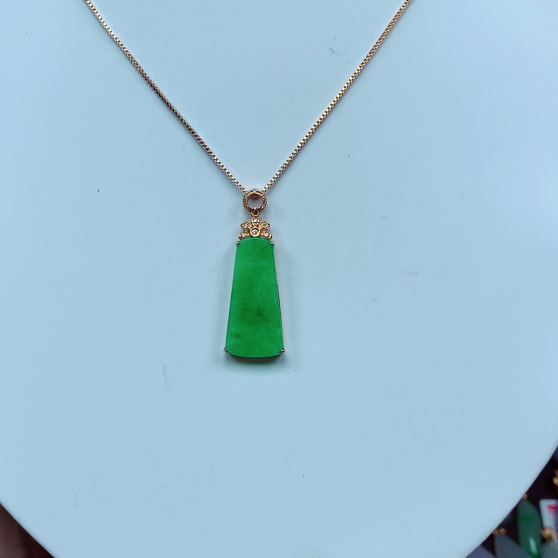 翡翠颈饰18K金镶嵌天然翡翠A货