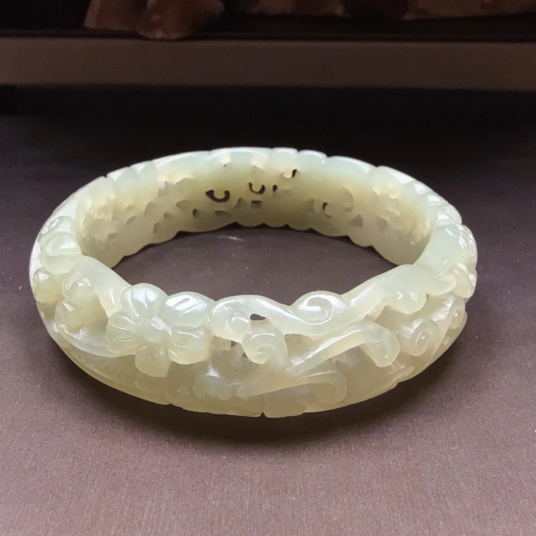 【伟伟鉴定】和田玉 青海 镂空雕花手镯 58/18/7.6手工雕刻时尚女士