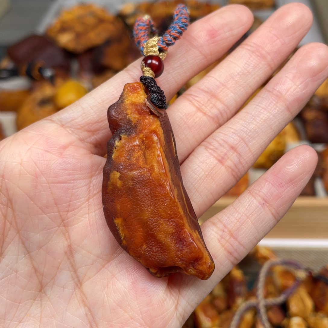 琥珀珠宝奇石未镶嵌