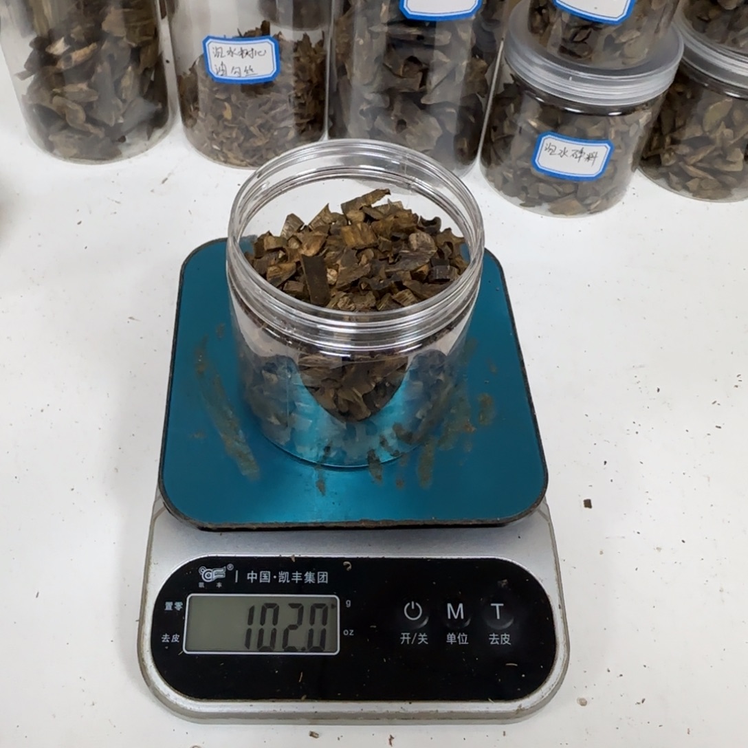 王***姝沉香沉香碎屑海南透顶绿999沉高油碎料102克