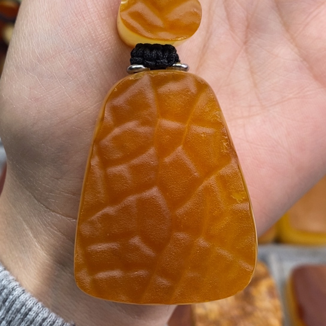 琥珀吊坠(赠链)未镶嵌