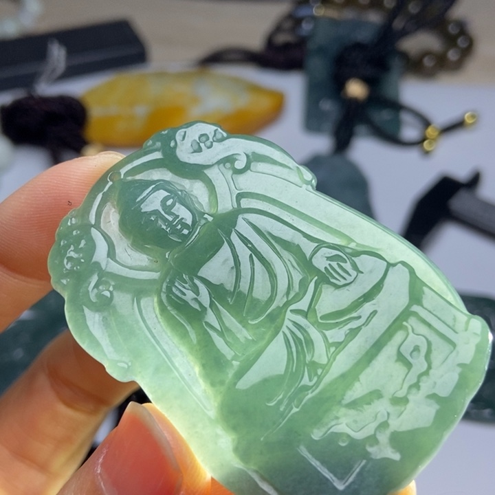 翡翠颈饰未镶嵌翡翠