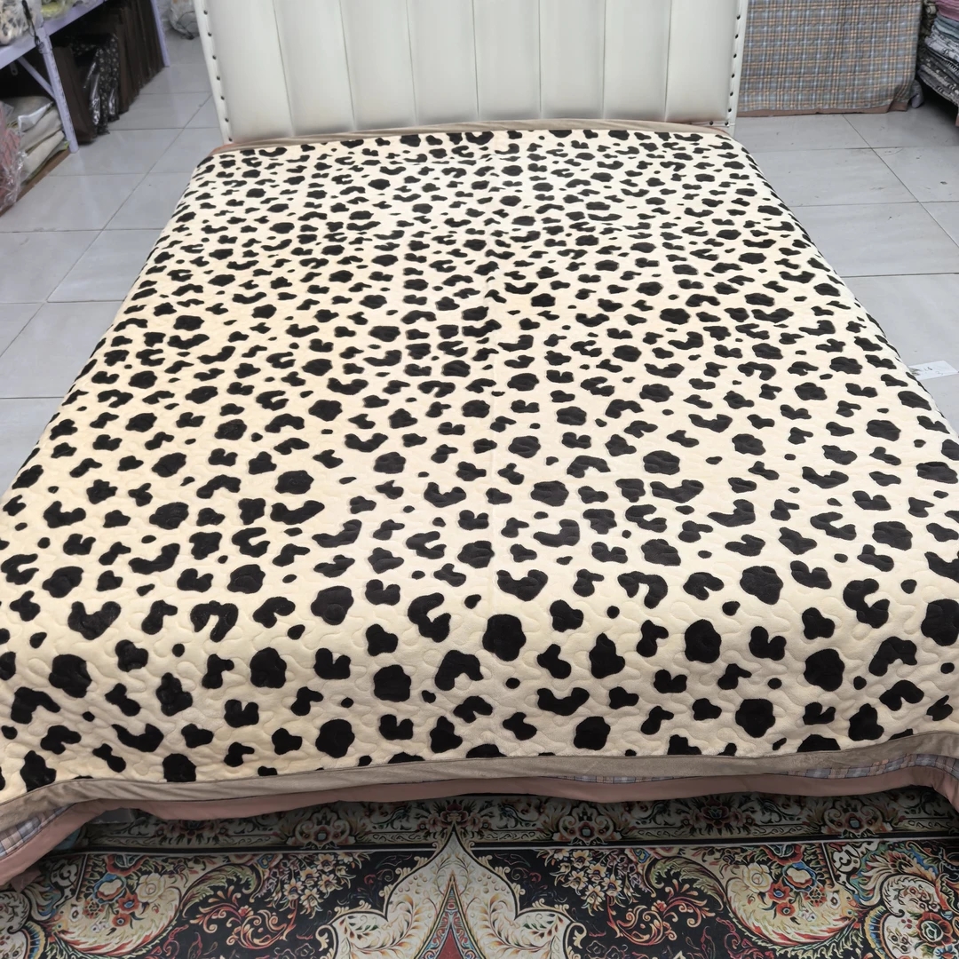 牛奶绒宽边床盖《豹纹》2.5米✕2.3米