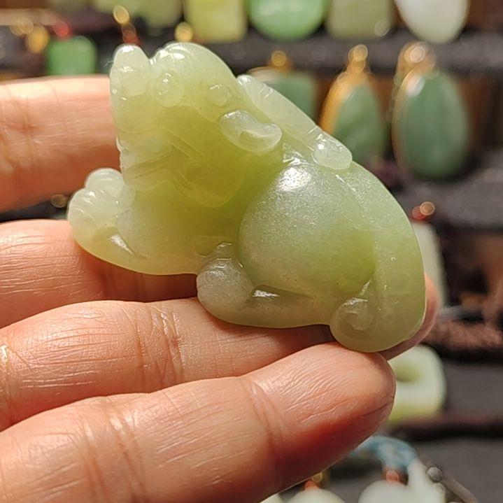 和田玉未镶嵌把件