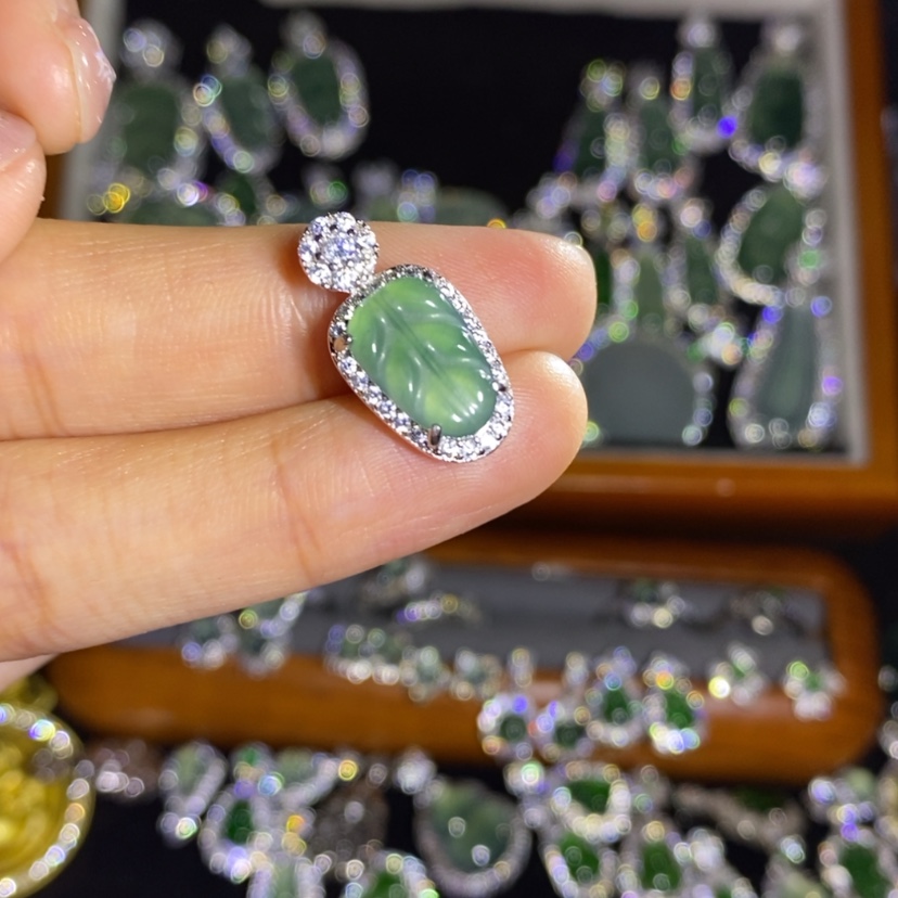 【闪购商品】翡翠颈饰未镶嵌天然