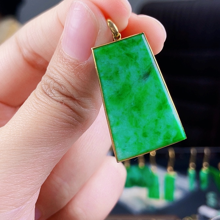 翡翠颈饰18K金镶嵌饰品