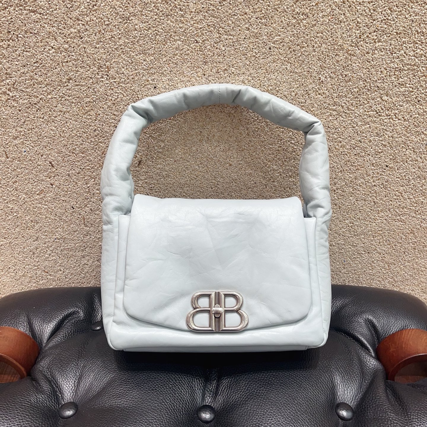 99新 Balenciaga/巴黎世家 雾霾蓝腋下单肩包！尺寸:25×10×17cm ！