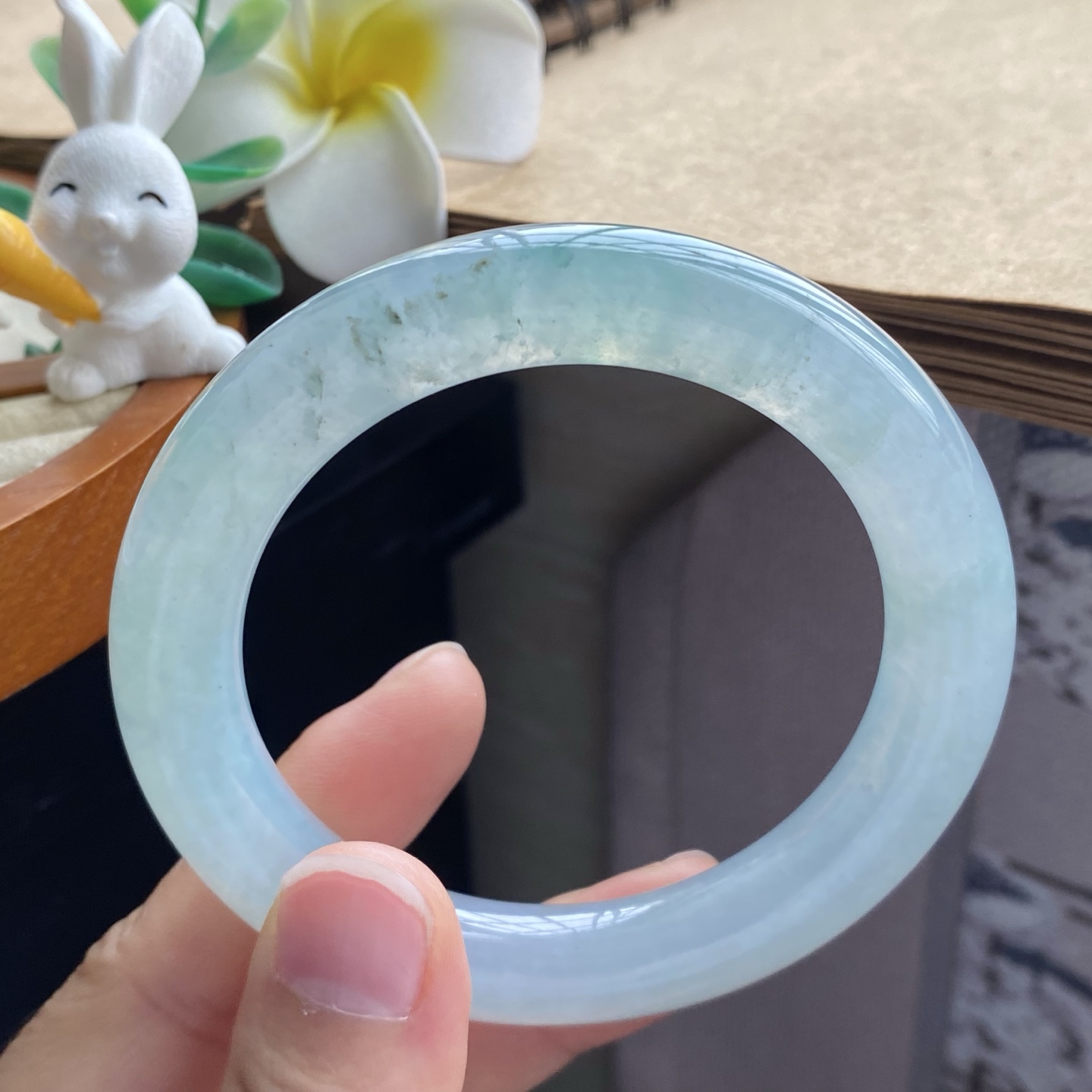 03.05批冰飘绿果冻圆条1470号56-10.6-10.7冰晴底色天然翡翠手镯