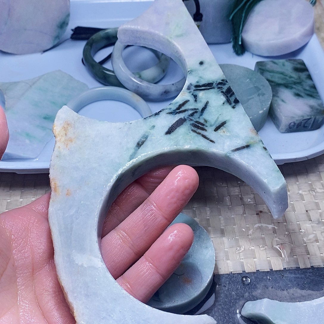 翡翠未镶嵌颈饰555