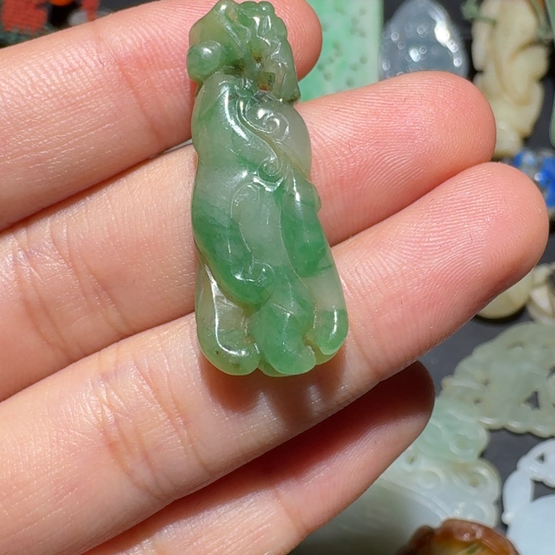 翡翠未镶嵌颈饰再*端