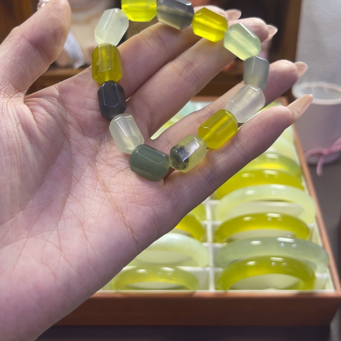 蛇纹石玉未镶嵌手镯瑕疵89