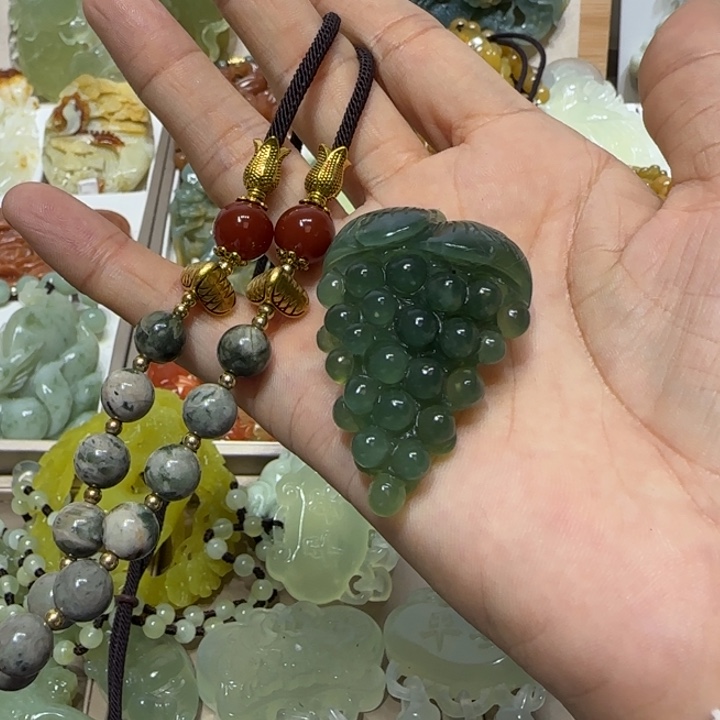 蛇纹石玉吊坠未镶嵌