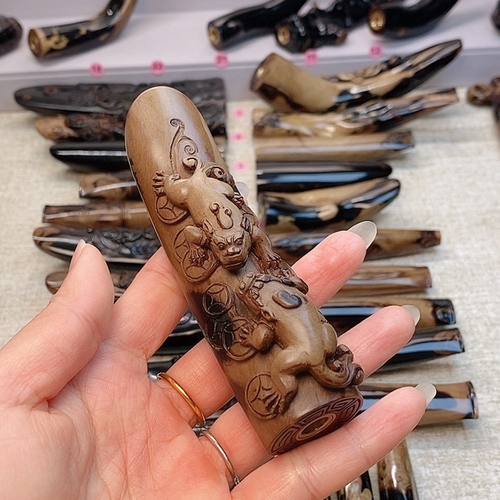 贝壳杉临***?柳木烟嘴雕刻
