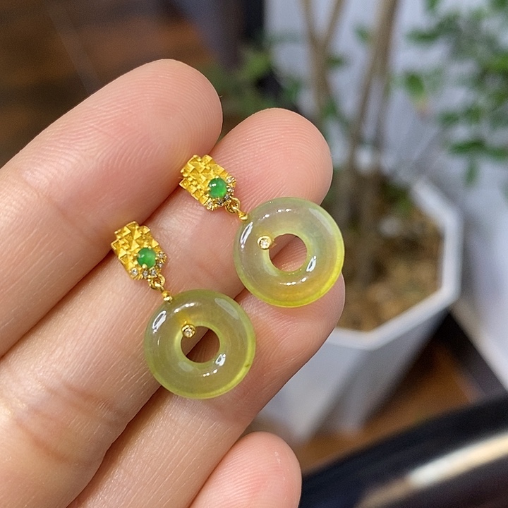 翡翠18K金镶嵌耳饰
