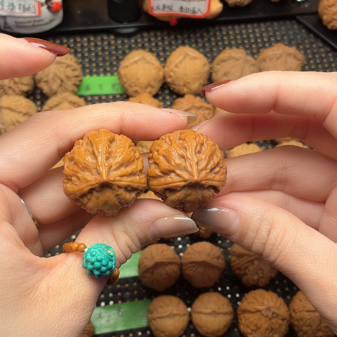 文玩核桃吊坠30尺小三棱00011