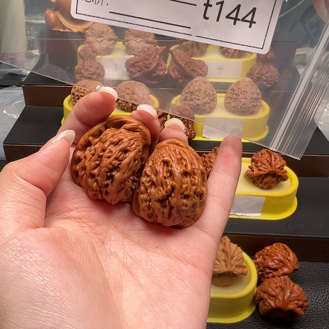 聆***光文玩核桃手把件半壁